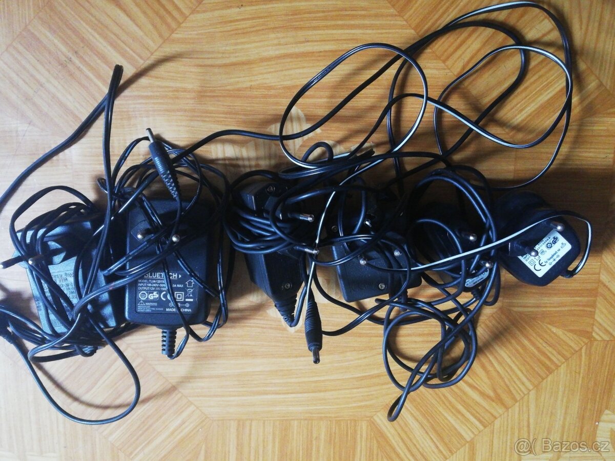 Mobilní telefony + nabiječky - 2