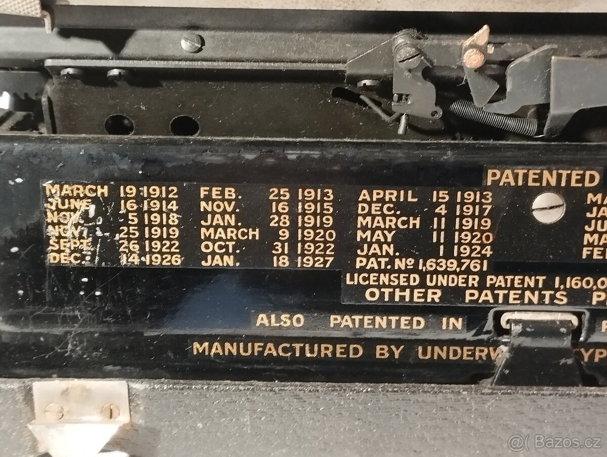 Starý americký psací stroj Underwood - 2