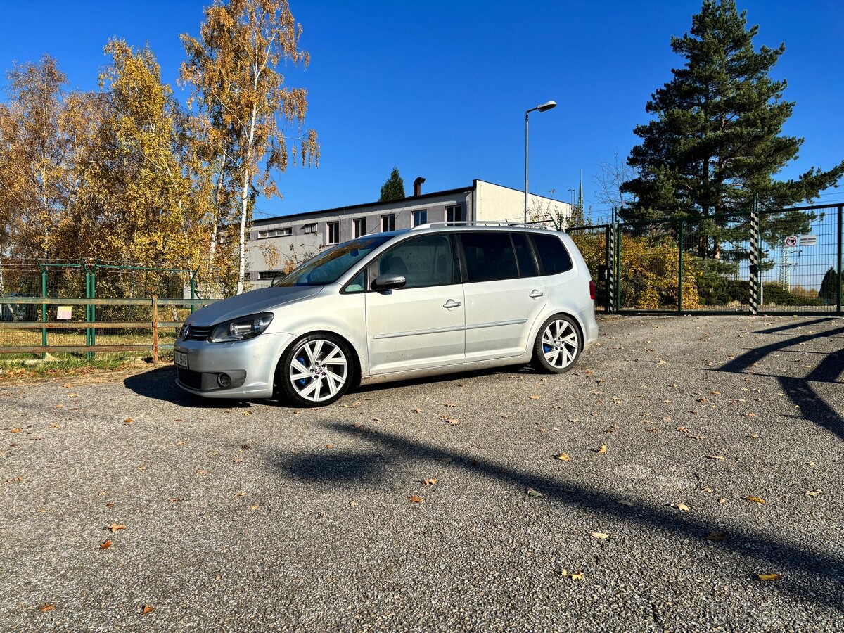 Volkswagen Touran 2.0TDI HIGHLINE 7míst - 2