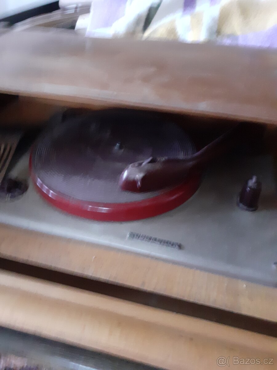Retro gramofon Supraphon ,rádio Tesla 605 A - 2