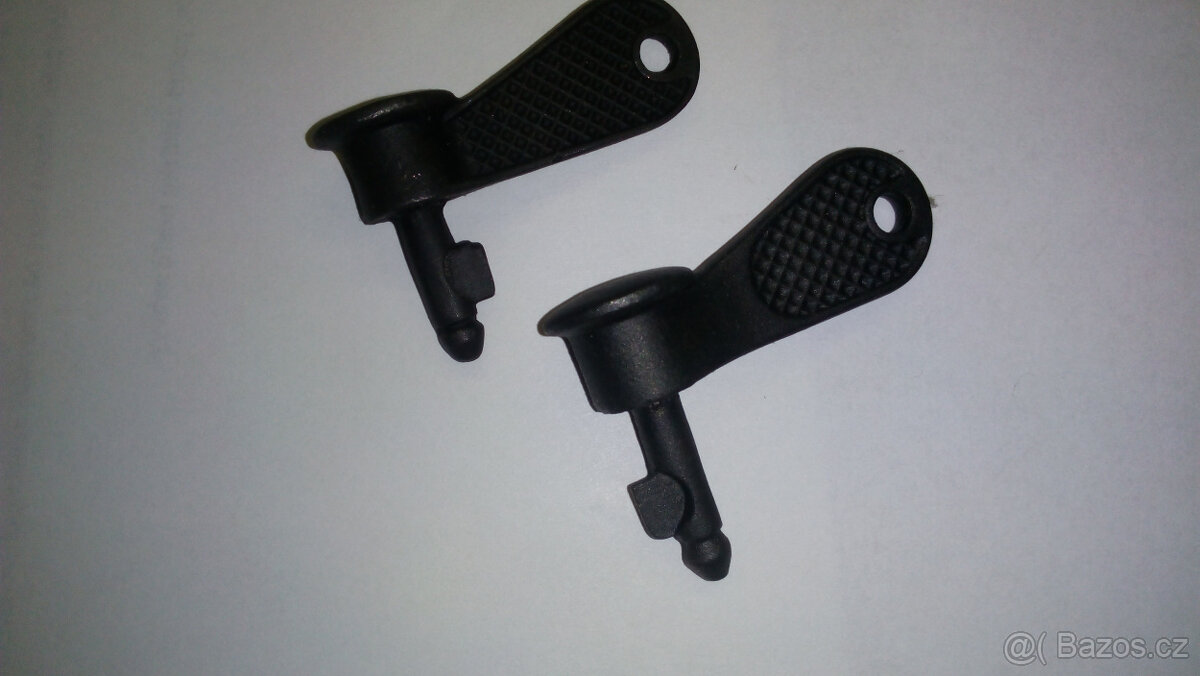 Škoda těžítko, klíče,víčka odlitky. - 2