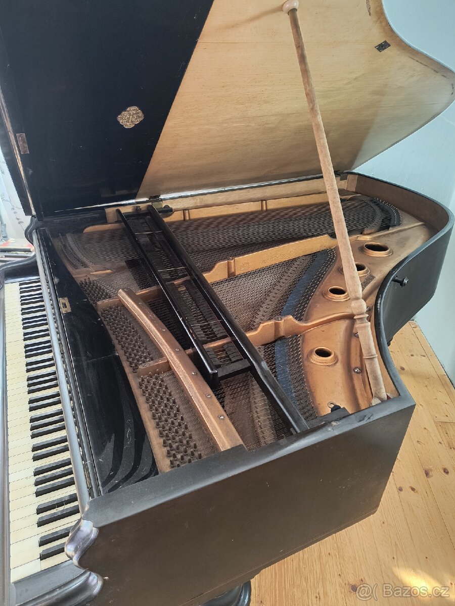 Prodám historický klavír - křídlo - 2