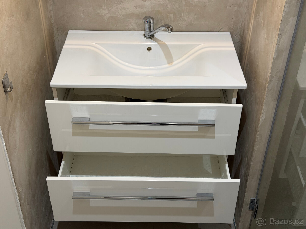 Skříňka s umyvadlem a baterii, šířka 768 mm - 2