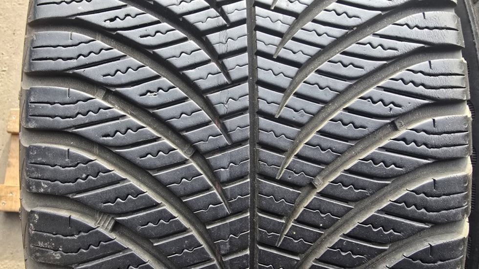 Celoroční pneu 225/45/17 Good Year - 2