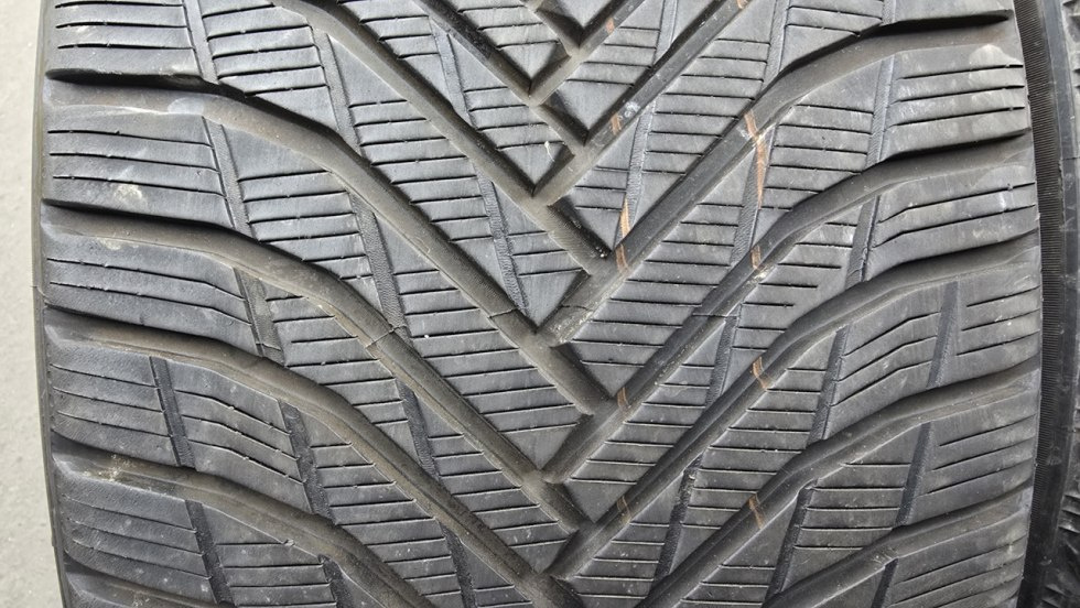 Zimní pneu 225/45/18 Michelin - 2