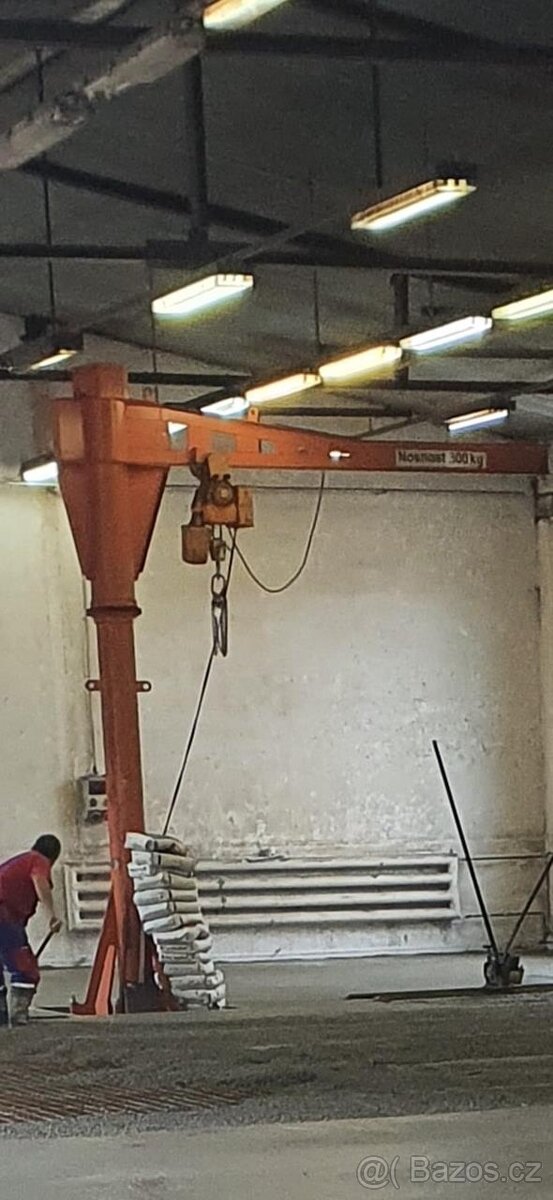 Otočný sloupový jeřáb MEZ OSŽ (7375) - 2