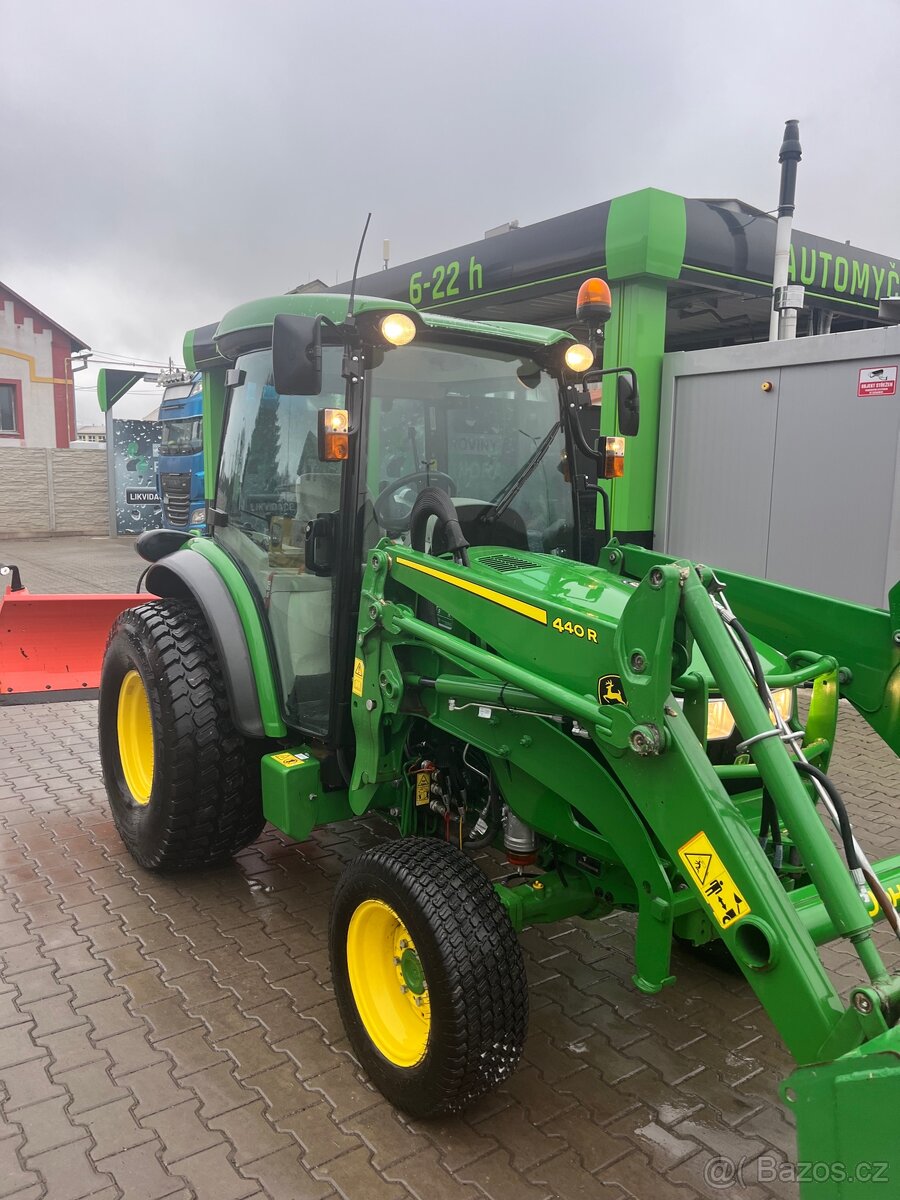 John Deere 4052R - 2