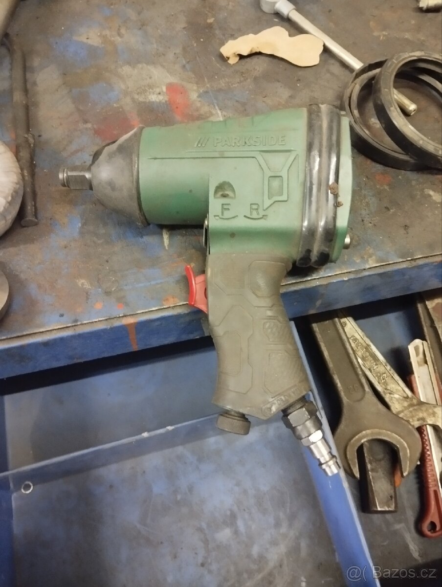 Parkside rázový utahovák - 2