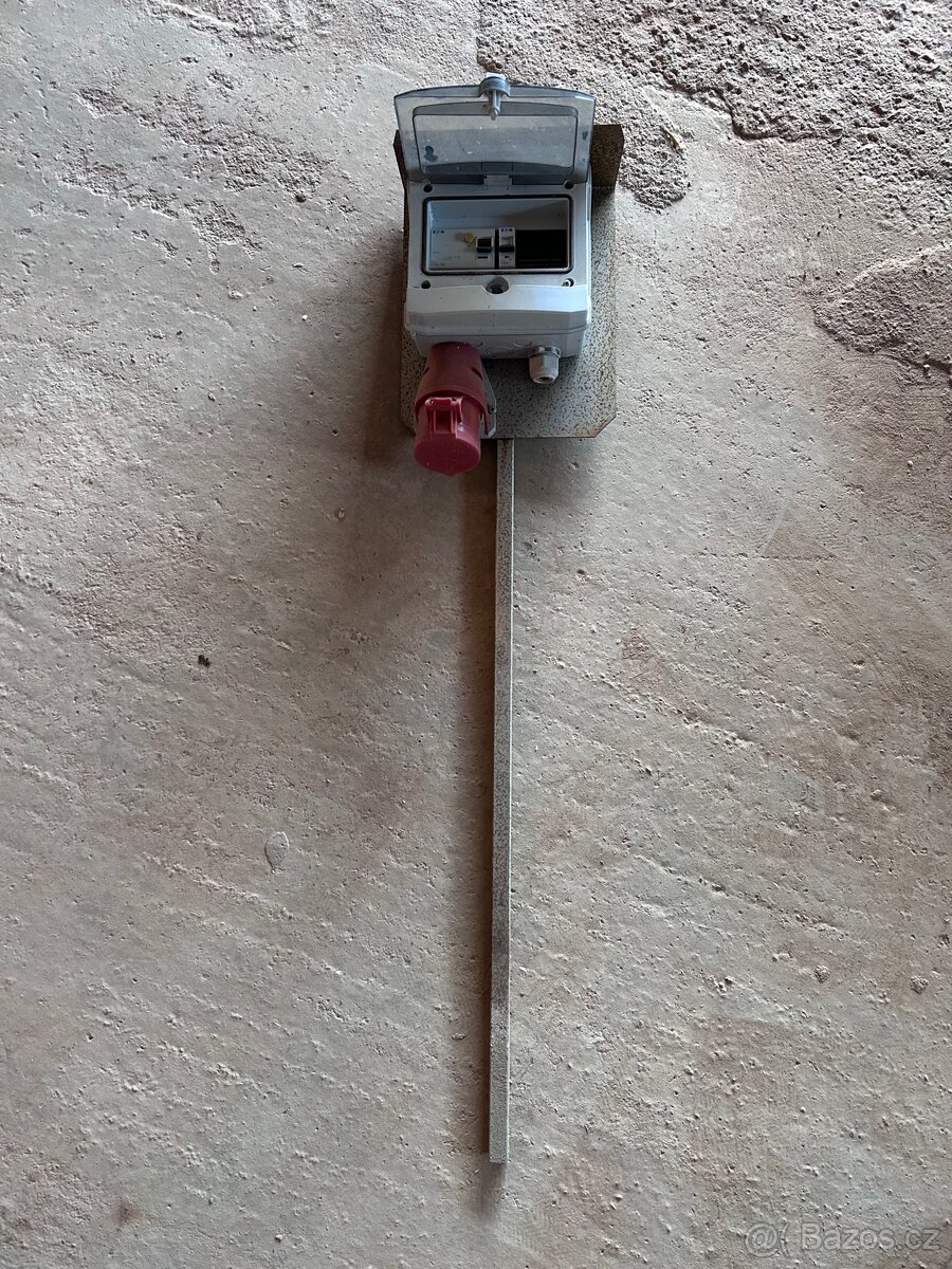 Stavební el. rozvaděč se stříškou - 2