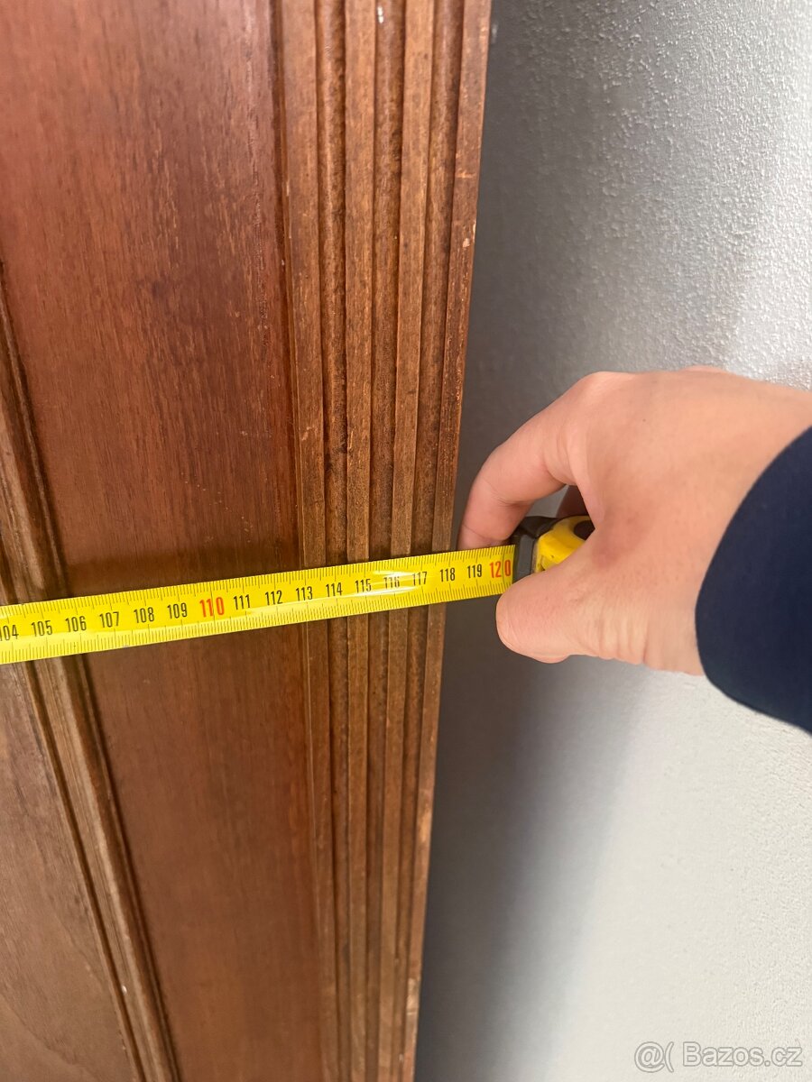 Starožitná skříň nábytek - 2