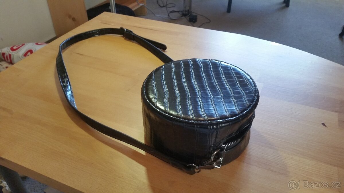 kabelka kulatá černá - 2