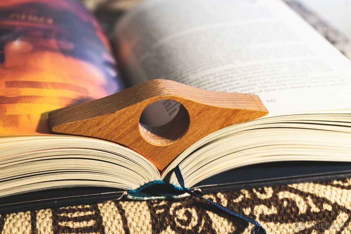 Kniháček - držáček knížky - 2