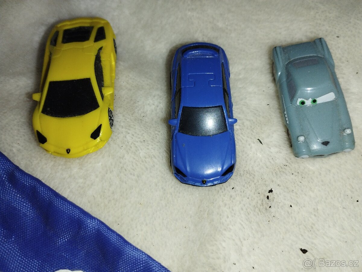 autíčka + pytlík stikeez - 2