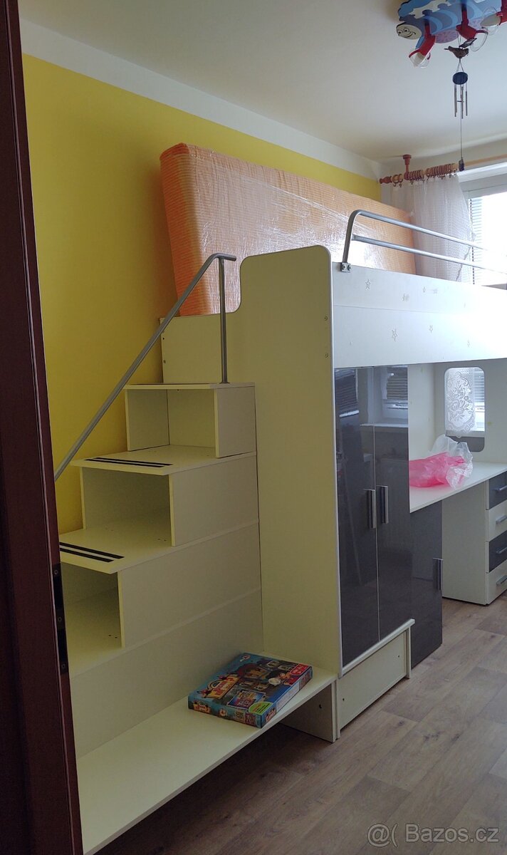 Multifunkční postel se stolem, skříní... - 2