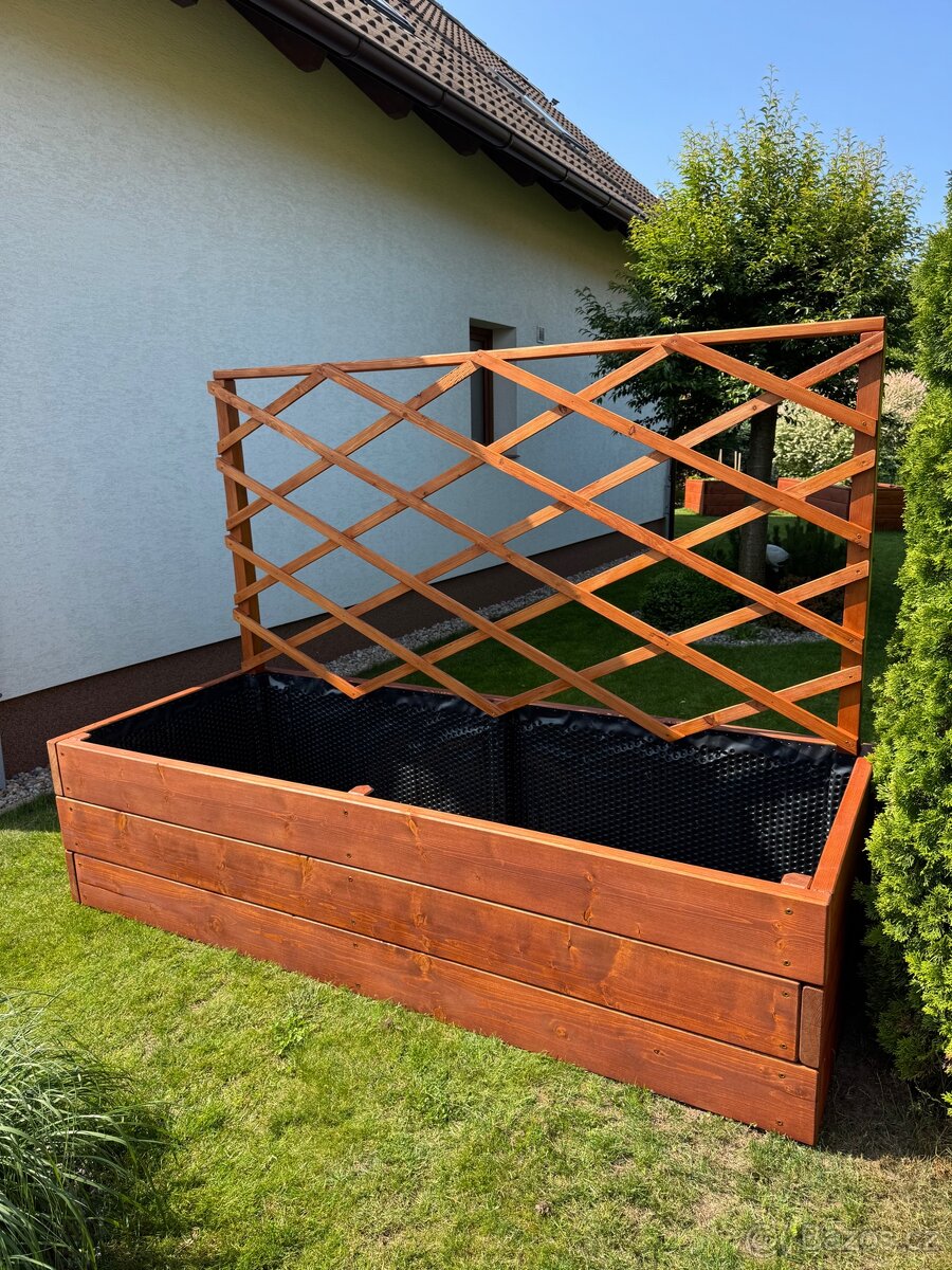 Vyvýšený záhon se zástěnou - 2