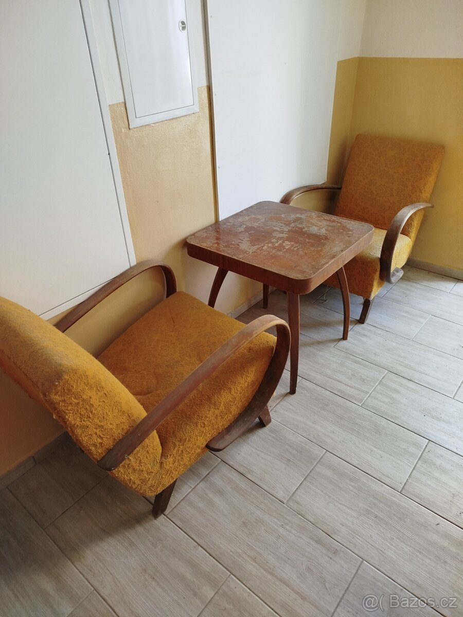 Křesla Halabala a stůl pavouk - 2