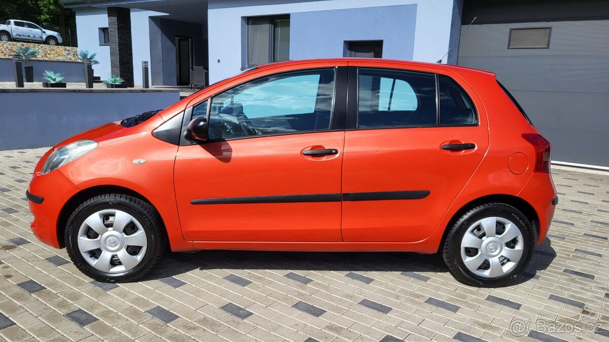 Toyota Yaris 1,0i - 51kw. HEZKÝ STAV - 1 MAJITEL. EURO 4 - 2