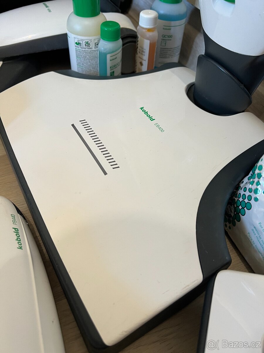 Vorwerk VK200 s bohatým příslušenstvím - 2