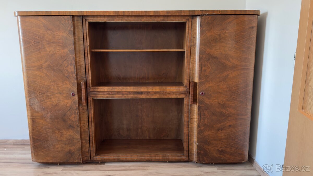 Krásná masivní komoda - 2