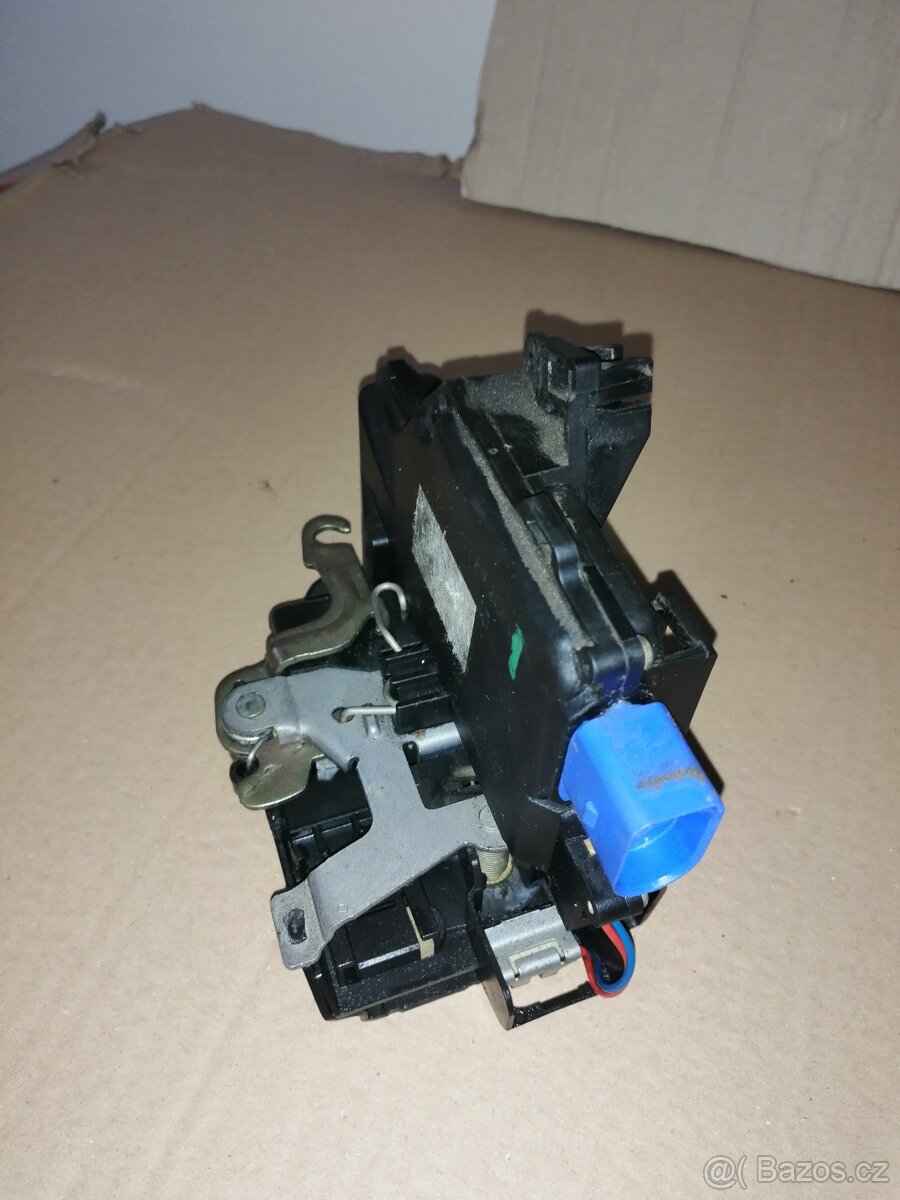 SKODA Octavia II - Zámek dveří - 2