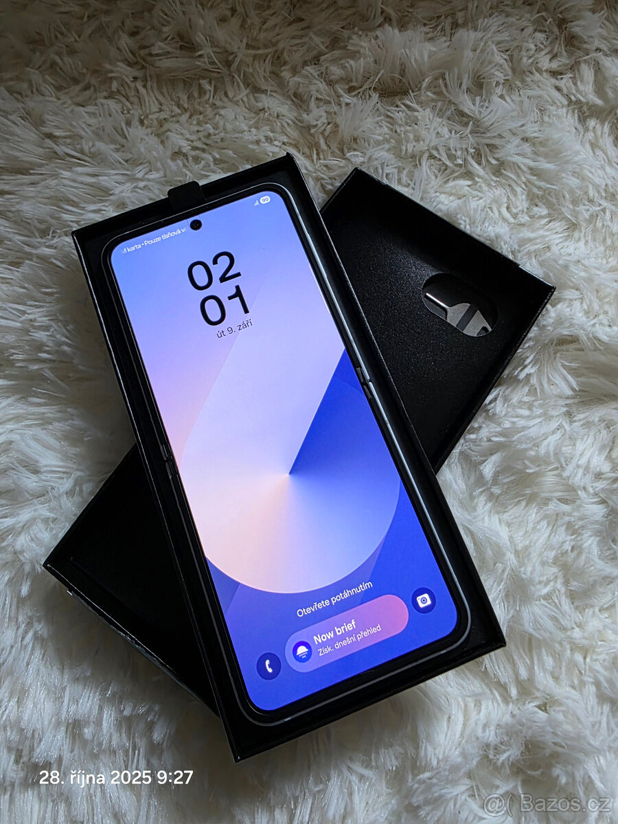 Samsung Galaxy Z Flip6, 512 GB, světle modrý - 2