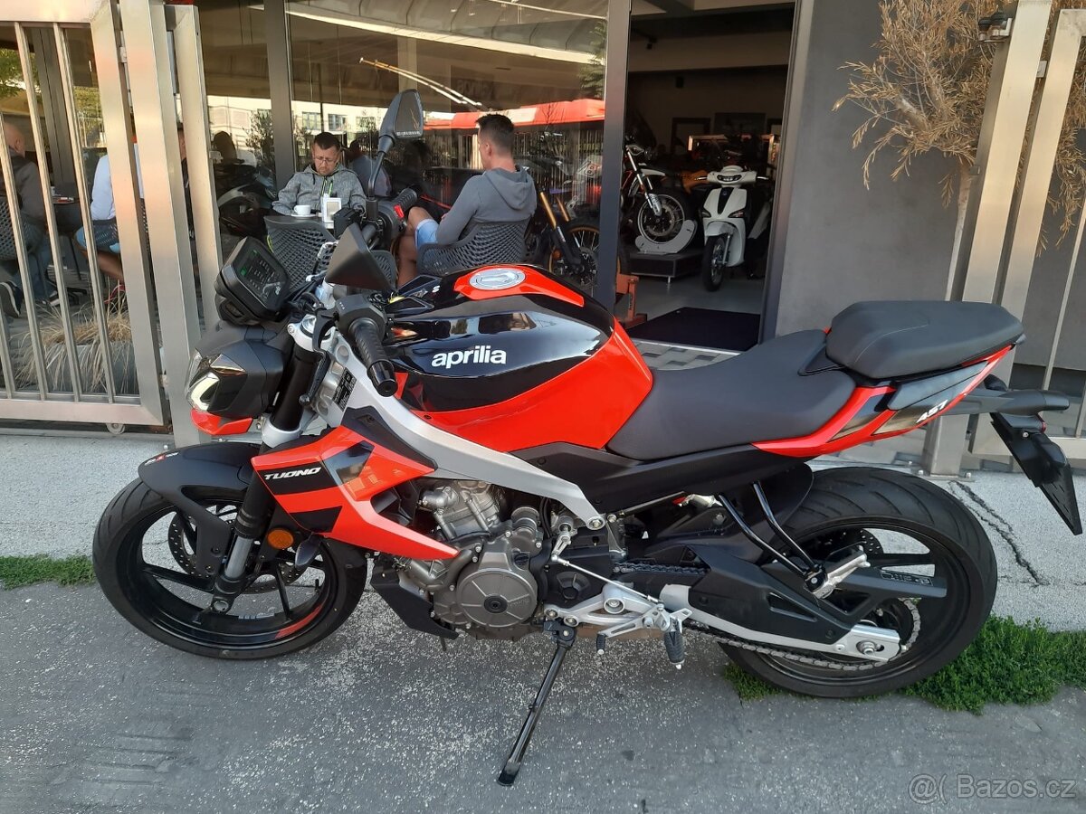 Aprilia Tuono 457 - 2