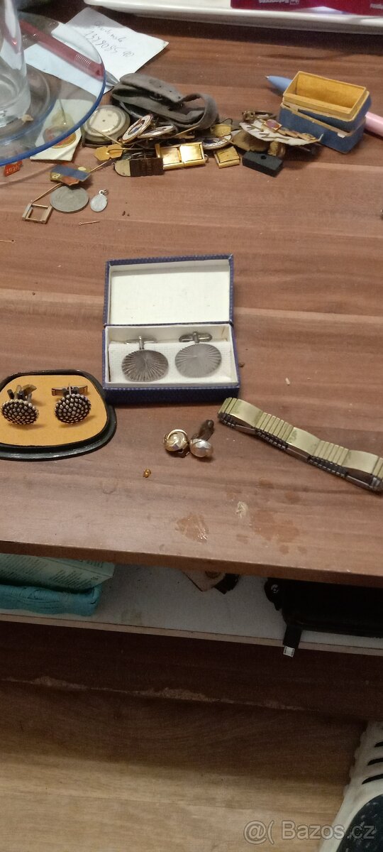 Knoflíky,naušnice,mág.náramek - 2