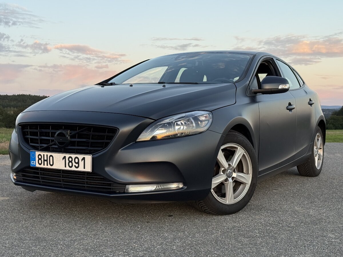 Volvo V40 T2 88kw 1.6 benzín manuál - 2