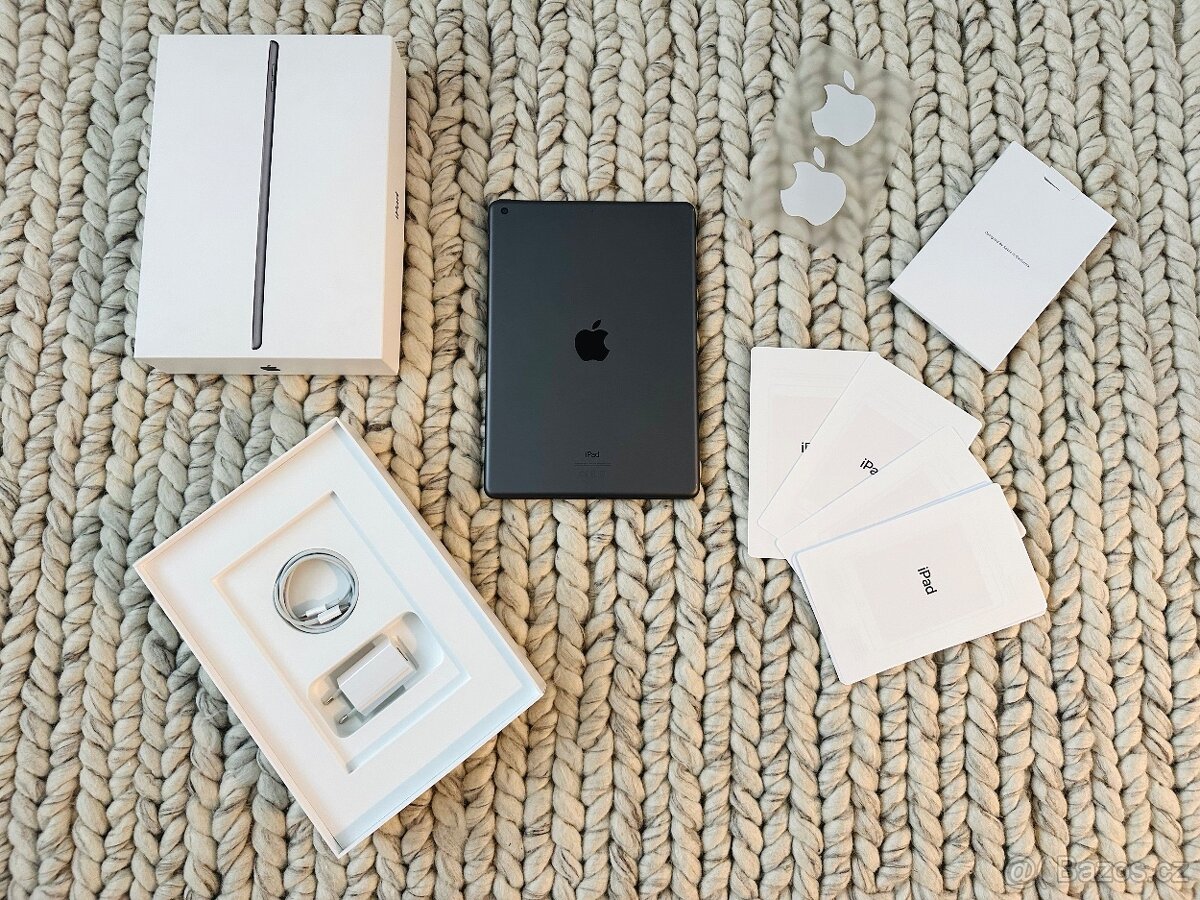 Apple iPad 8 128GB Space Gray - 2