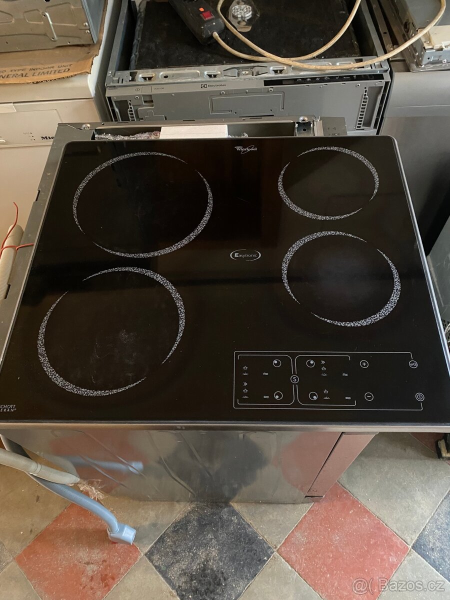 Sklokeramická deska. - 2