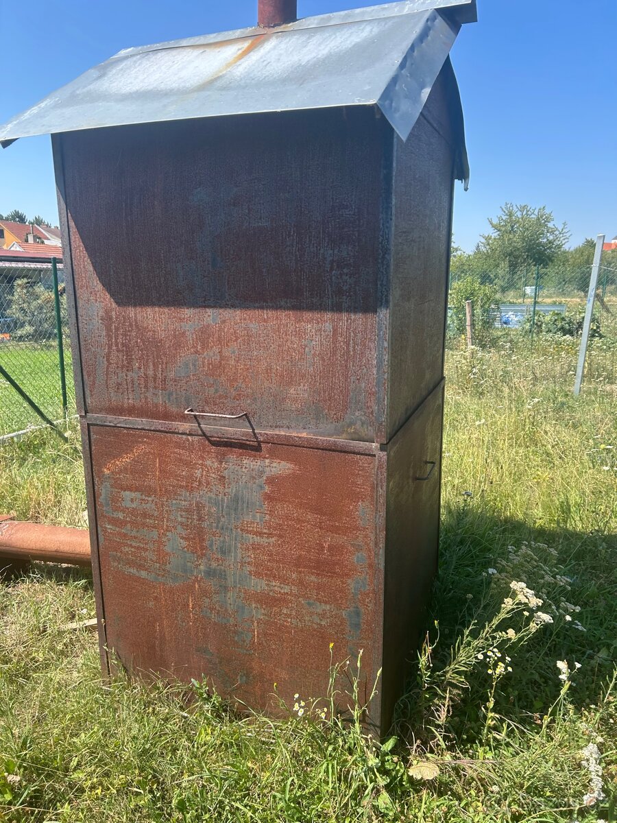 Velká kovová udírna - 2