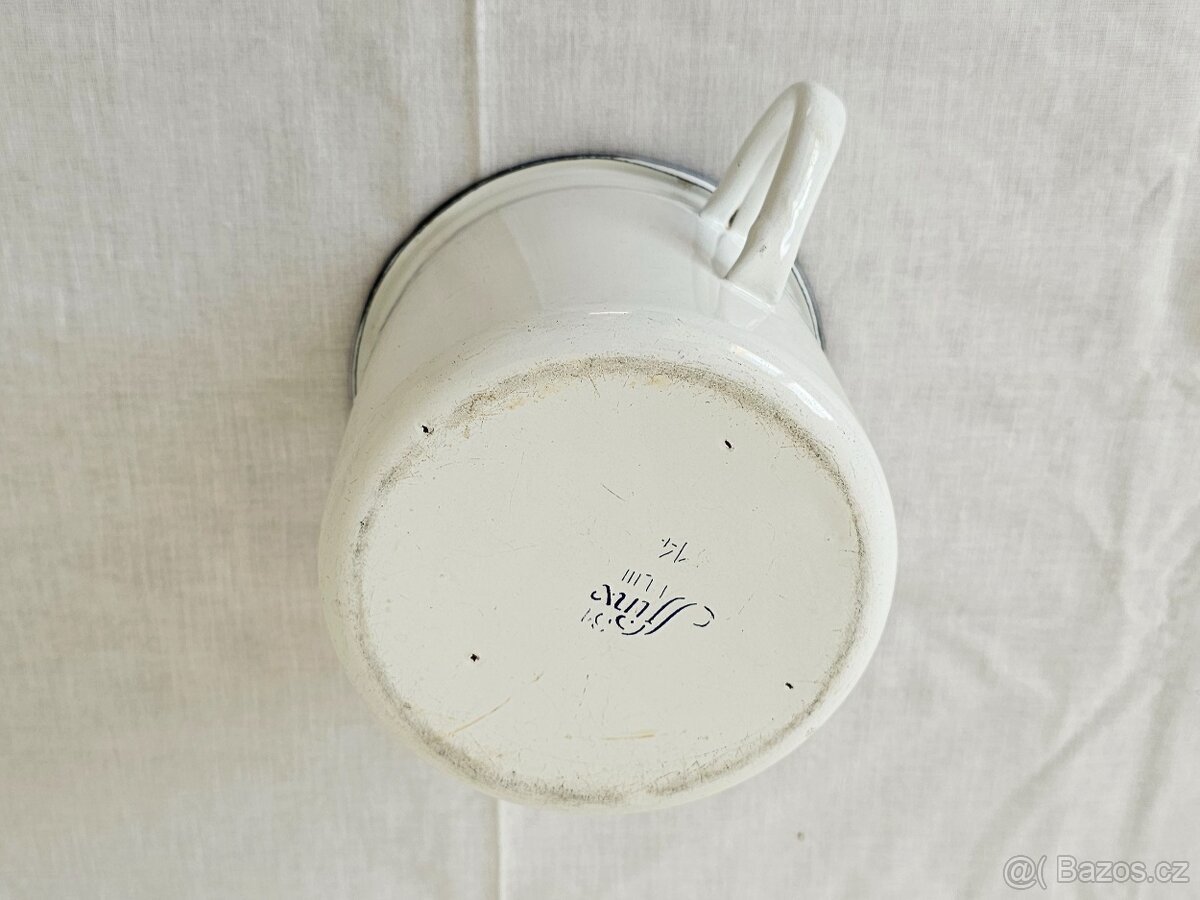 Starý smaltovaný bílý hrnec SFINX s výlevkou - 2