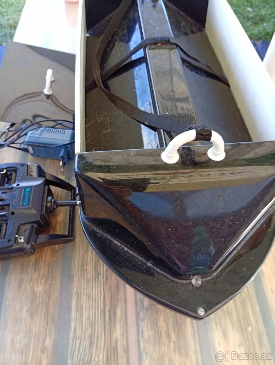 Prodám zavážecí loďku Zeus - 2