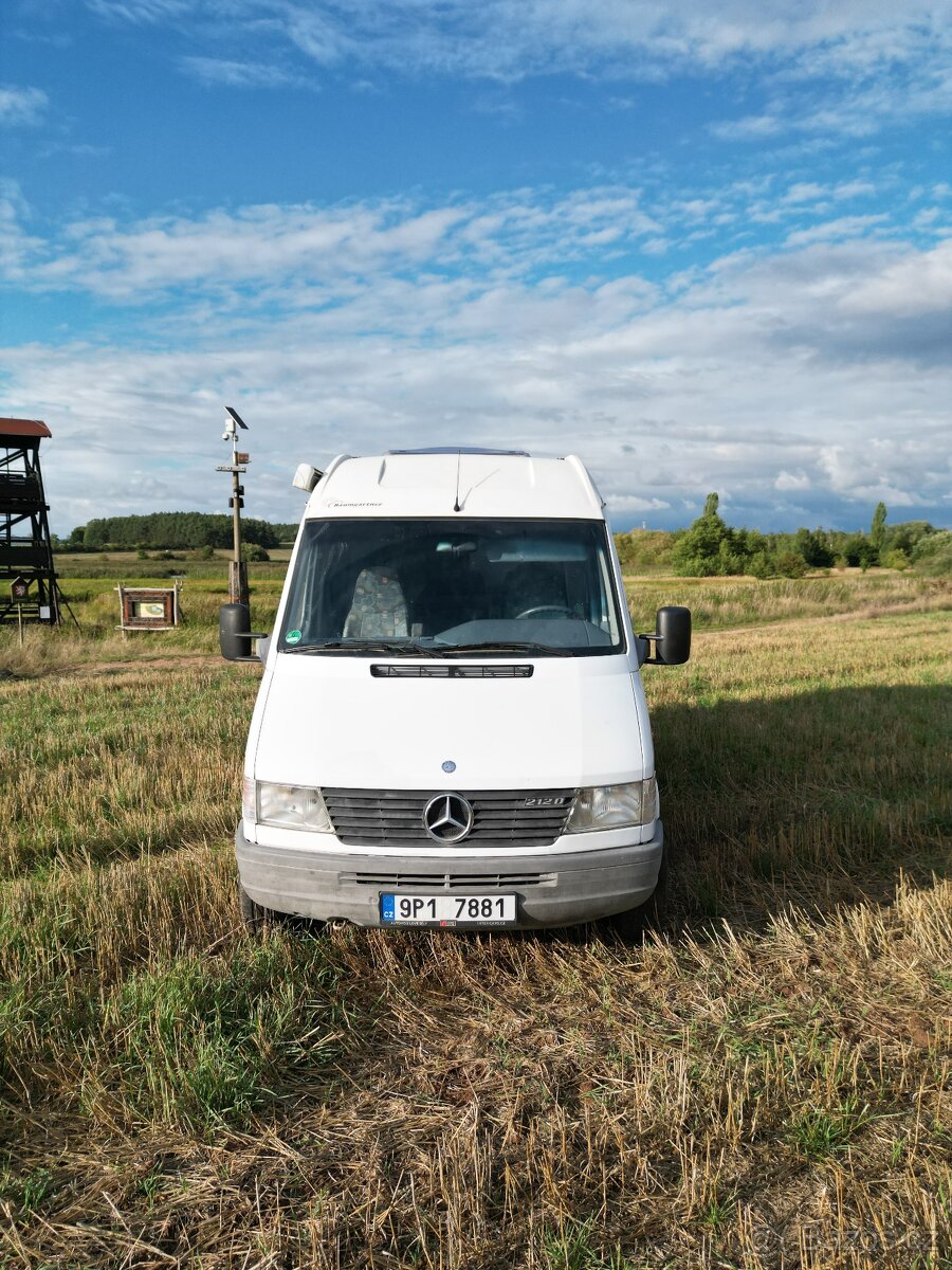 Mercedes-Benz 212D La Strada - 2