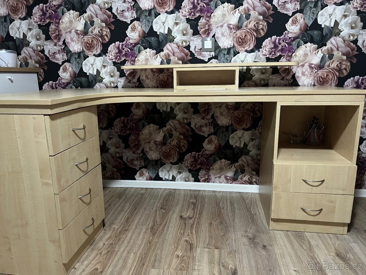 Manikérský stůl - 2