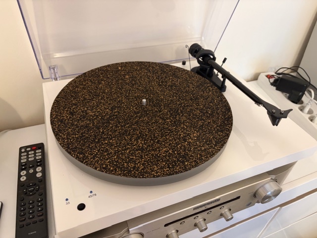 Prodám gramofon Pro-ject Debut Carbon DC akryl - 2