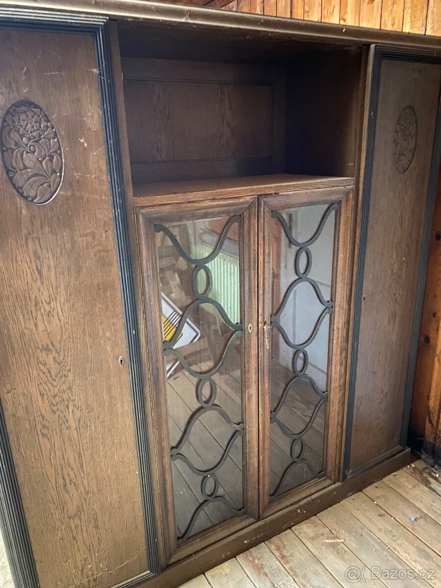 Starožitná skříň - 2