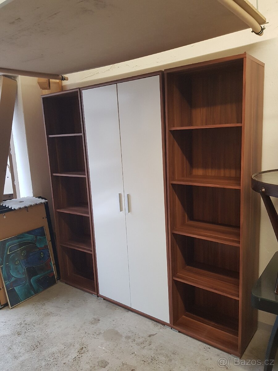 Sestava skříně a knihoven - 2