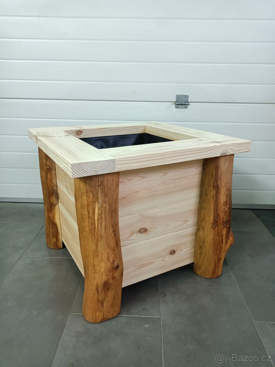 Masivní květináč - 2