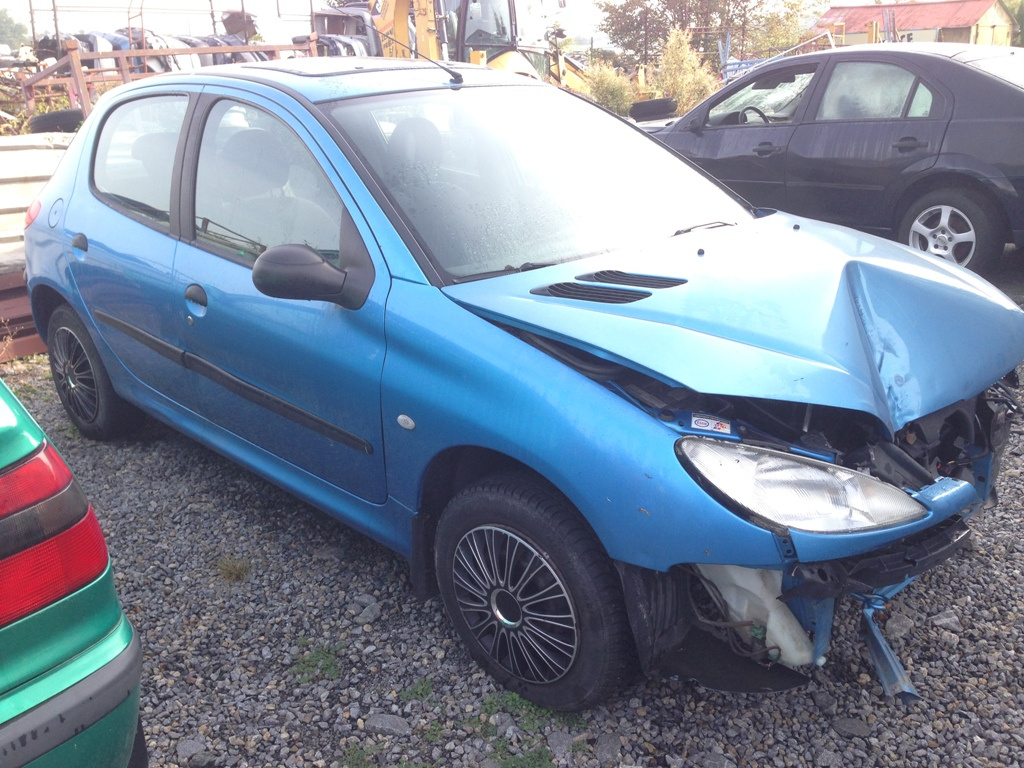 Peugeot 206 1,4i 1998 5dvéř - díly - 2