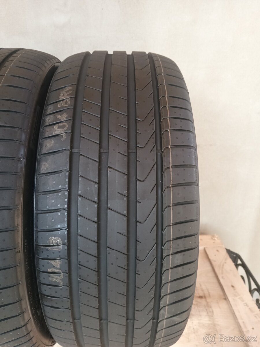 2xletní pneu 235/40/19.Pirelli. - 2