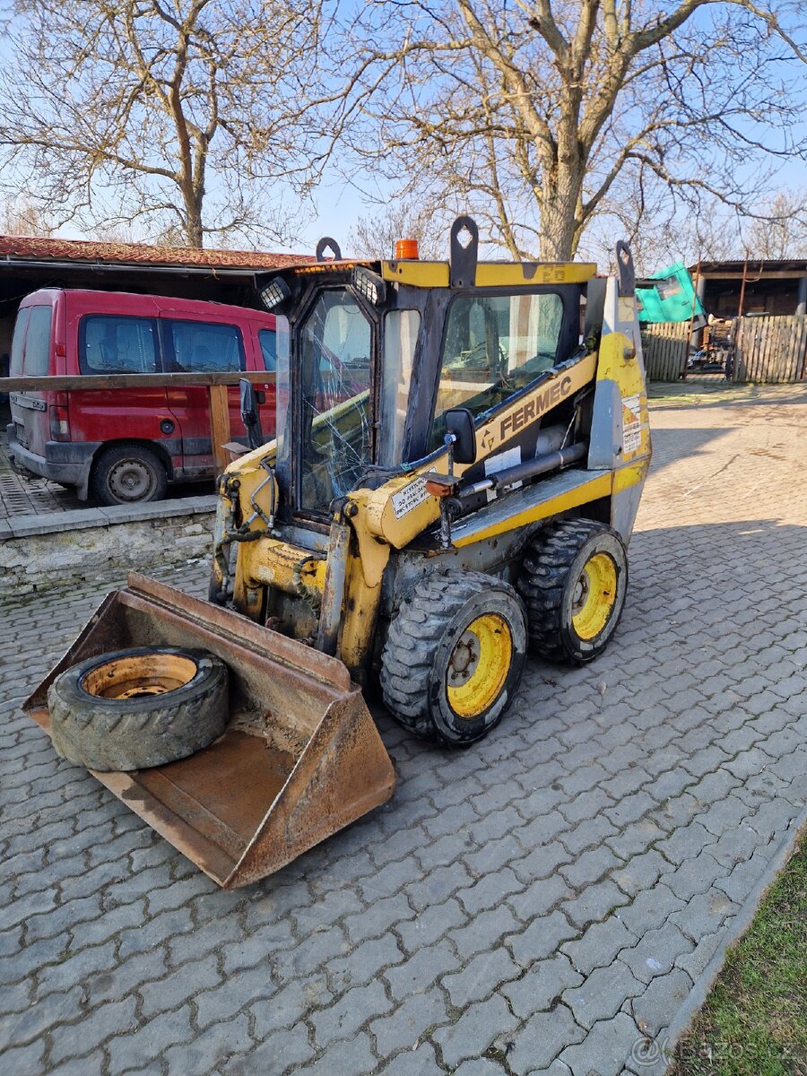 PRODÁM SMYKOVÝ NAKLADAČ FERMEC - 2