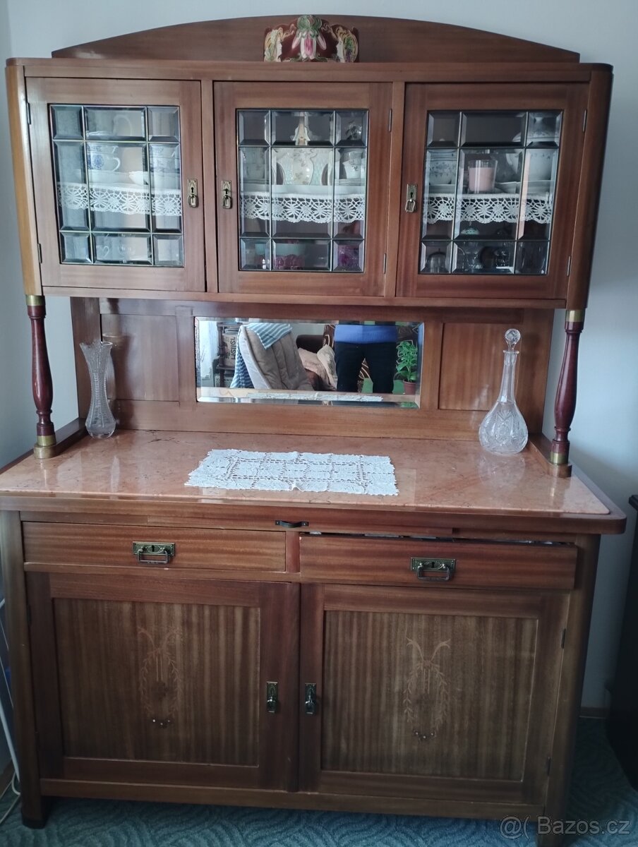 Starožitný nábytek - 2
