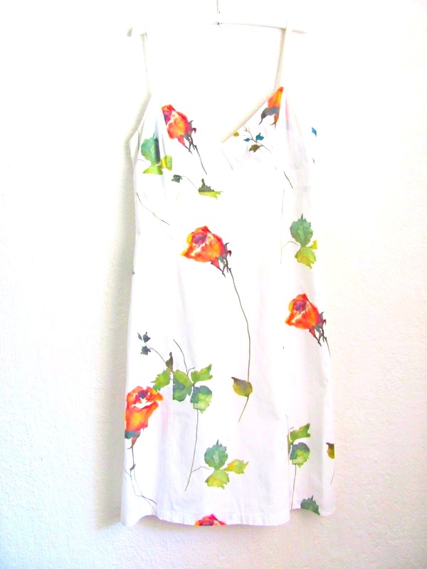 Bílé letní šaty s růžemi Viventy, v. S - 36/38 - 2