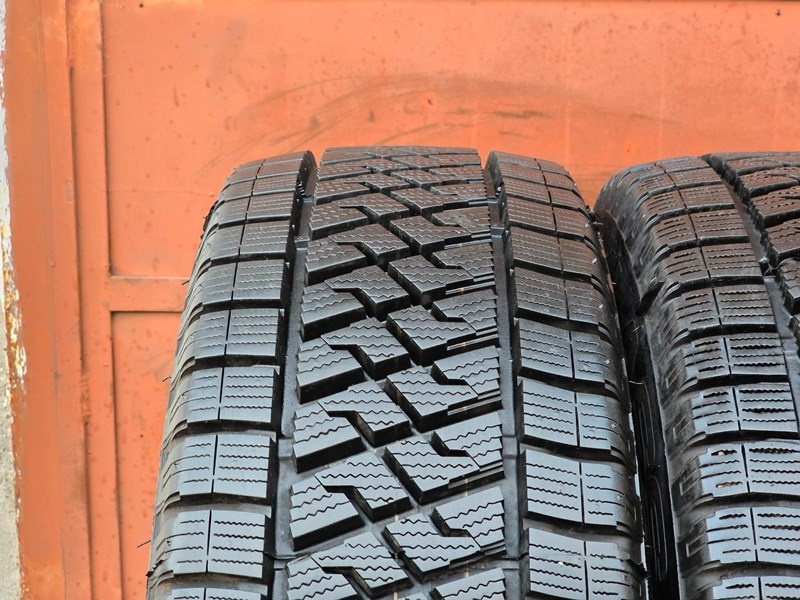 Zimní Lassa 225/70/15C - 2