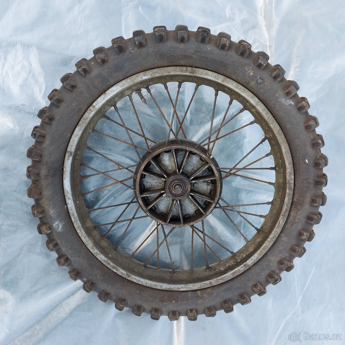 Zadní kolo Jawa 350 634, Bizon, pneu Barum Six Days - 2