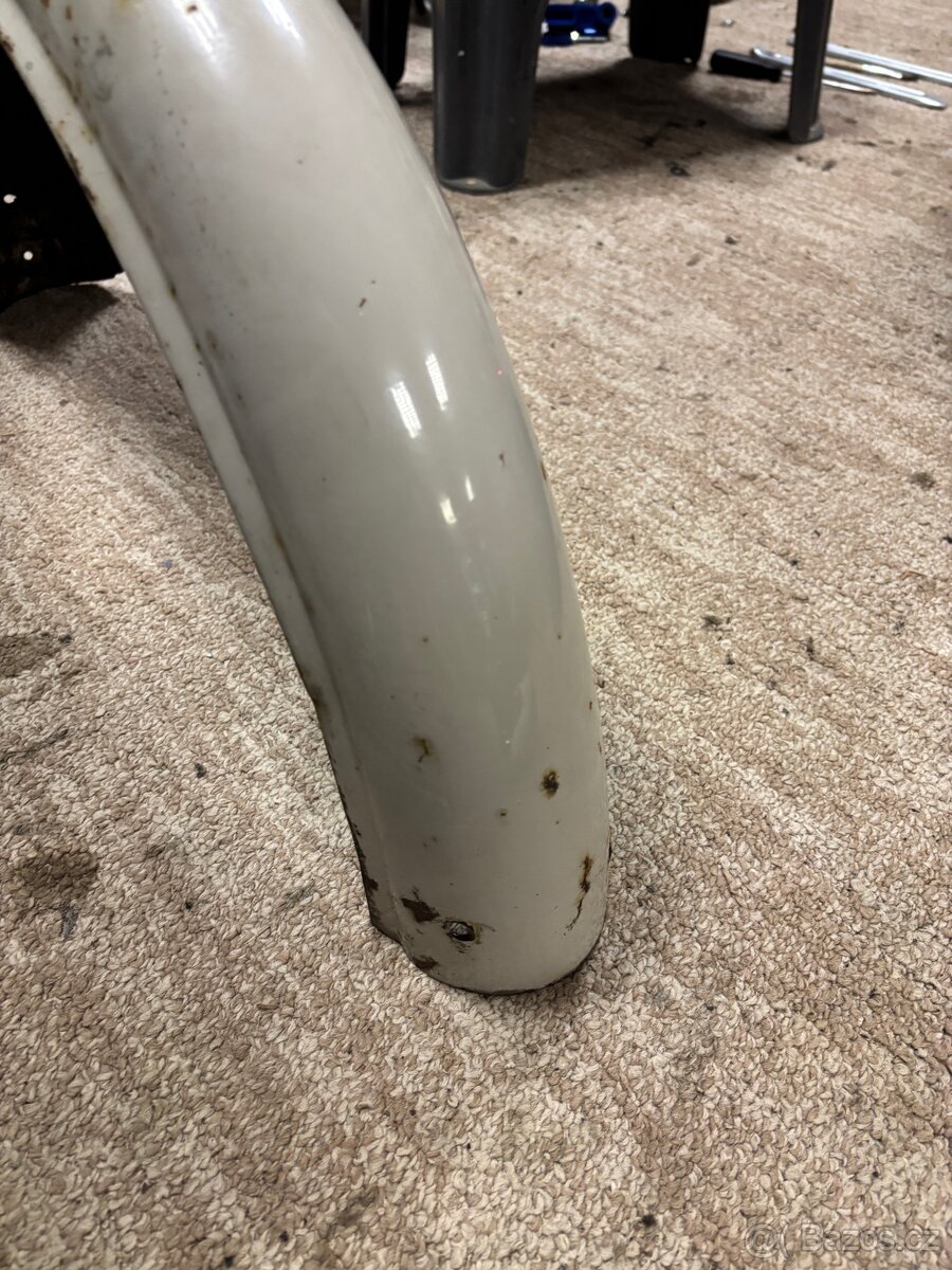 zadni blatnik na jawu 23 mustang - 2