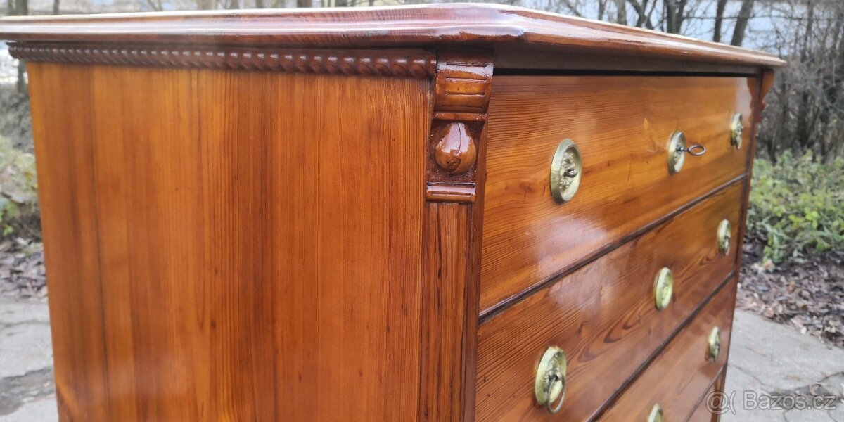 Celomasivní šuplíková komoda - 2