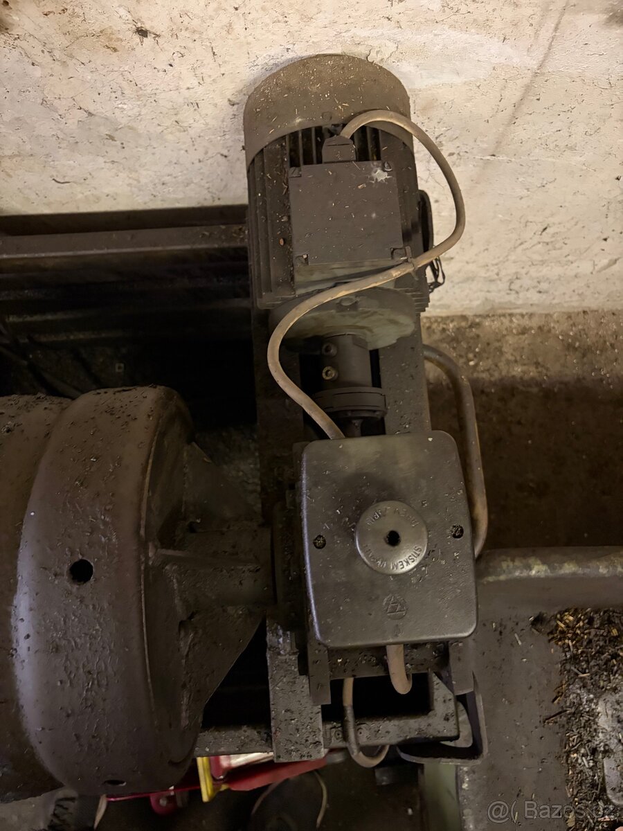 Elektromotor s uhlovou prevodovkou - 2