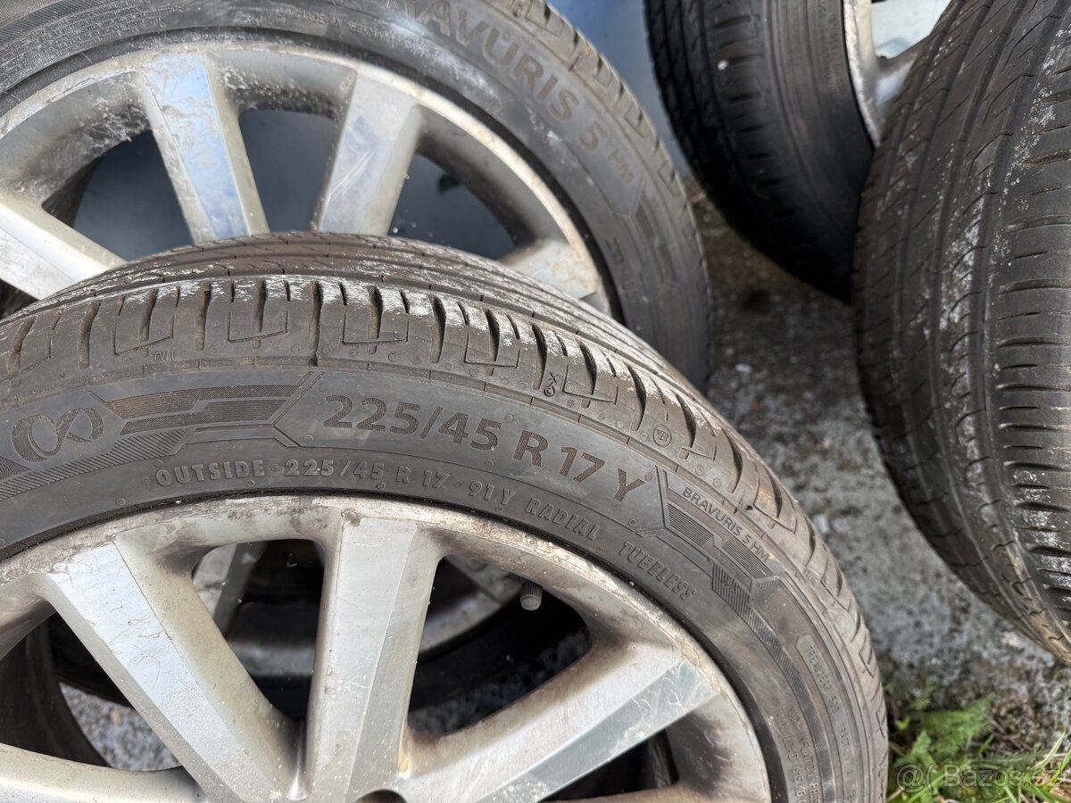 ALU KOLA VW 225/45/r17 BARUM BRAVURIS 5x112 - 2